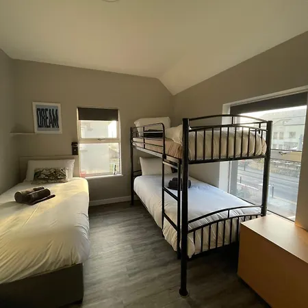The Nest Strandhill אכסניה