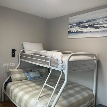 The Nest Strandhill אכסניה *