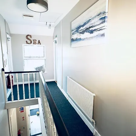 The Nest Strandhill بيت شباب سلايغو